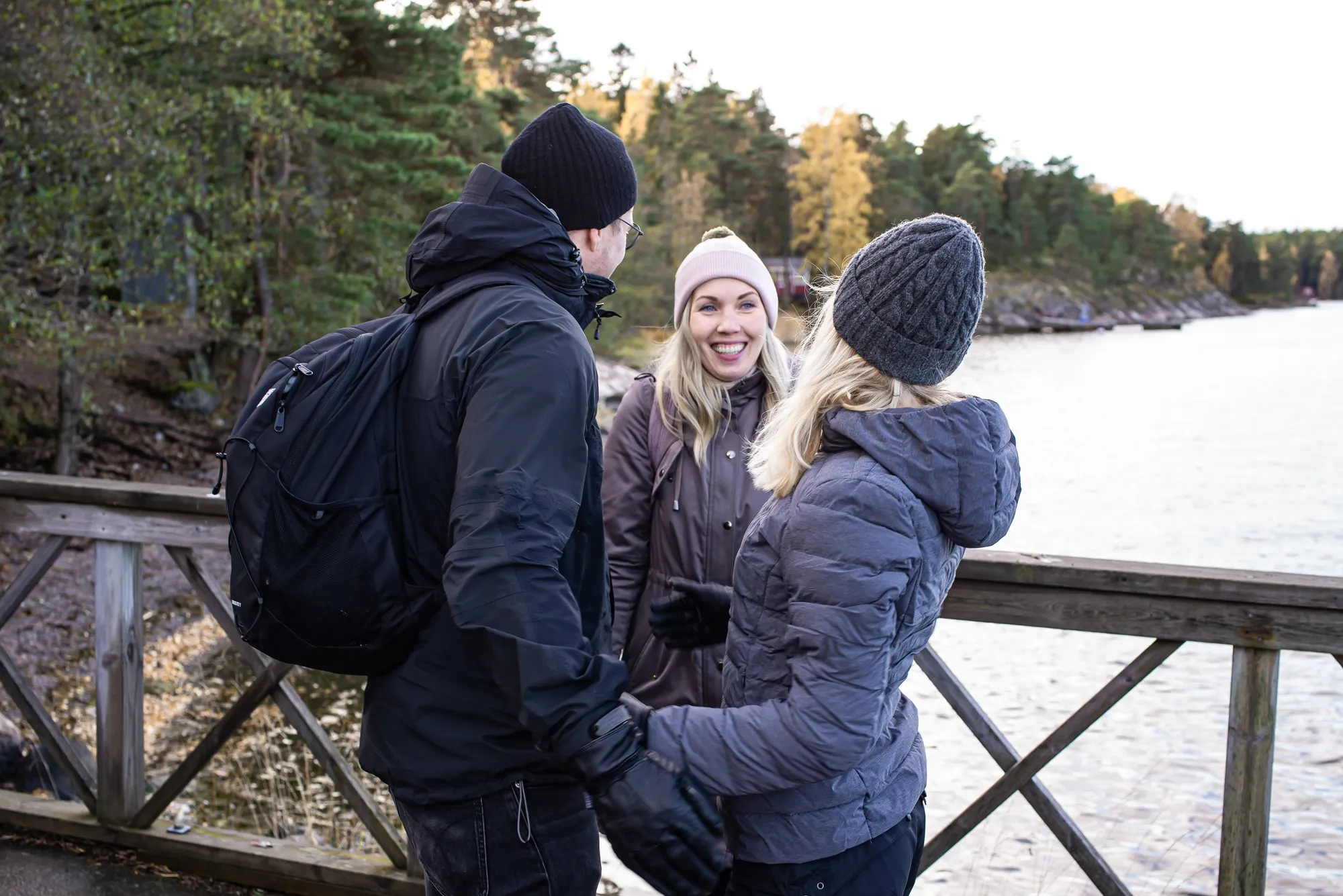 Anna läheisen ystävän kanssa
